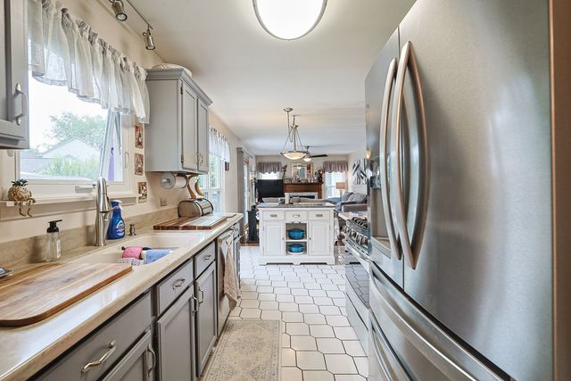 1135 Stonebridge Court, Elgin, IL 60120