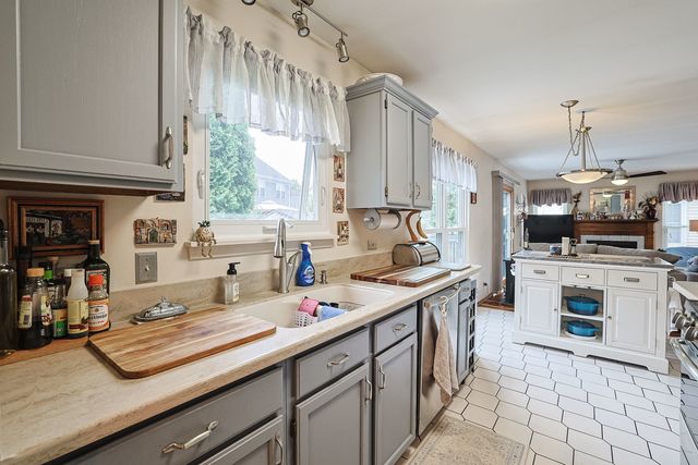 1135 Stonebridge Court, Elgin, IL 60120