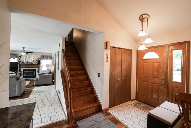 1135 Stonebridge Court, Elgin, IL 60120