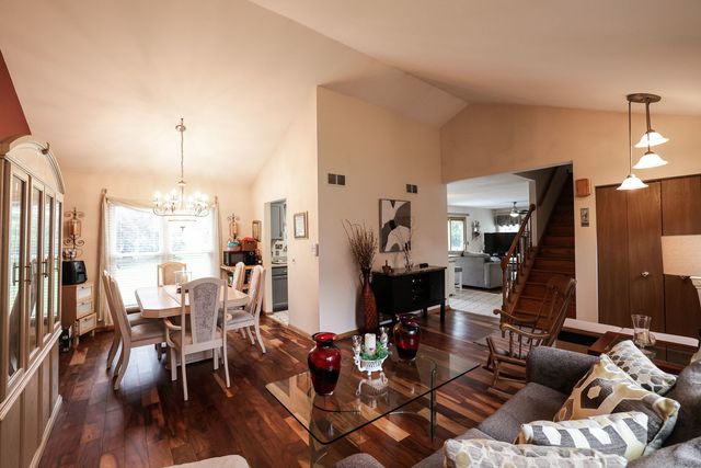 1135 Stonebridge Court, Elgin, IL 60120
