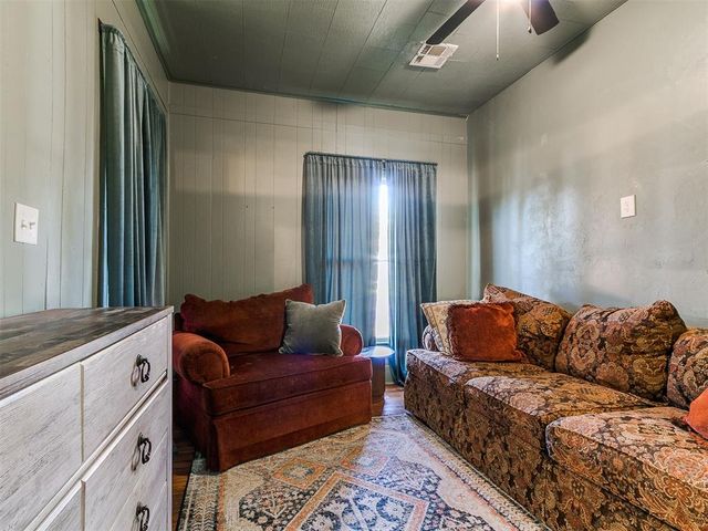318 S 2nd Street, Guthrie, OK 73044