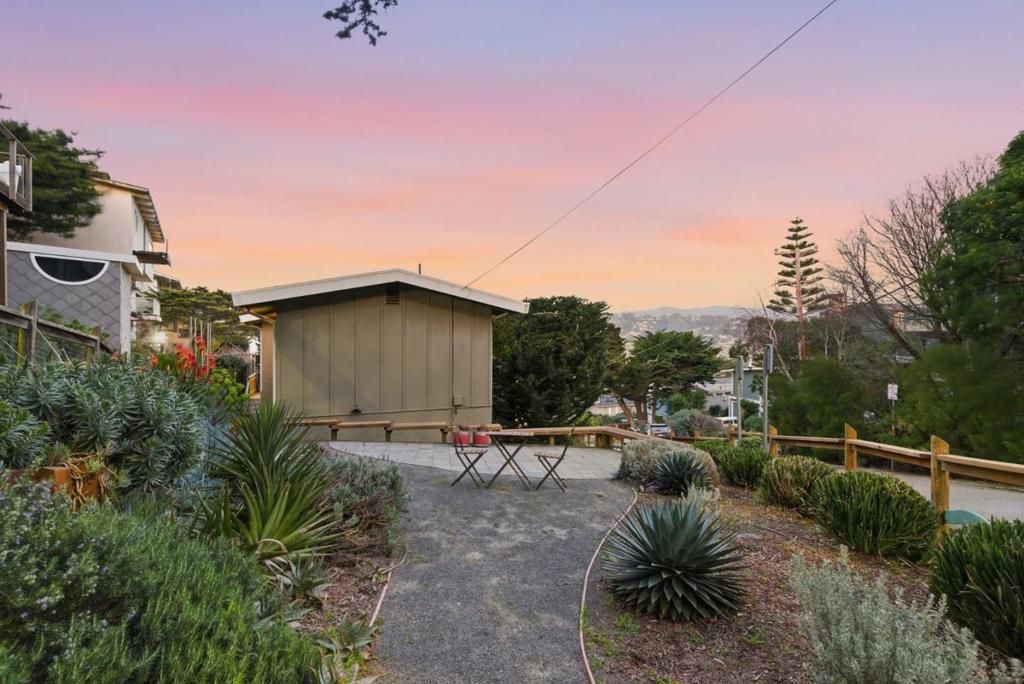 Image 10 of property listing at 123 Kent Road, Pacifica, CA 94044