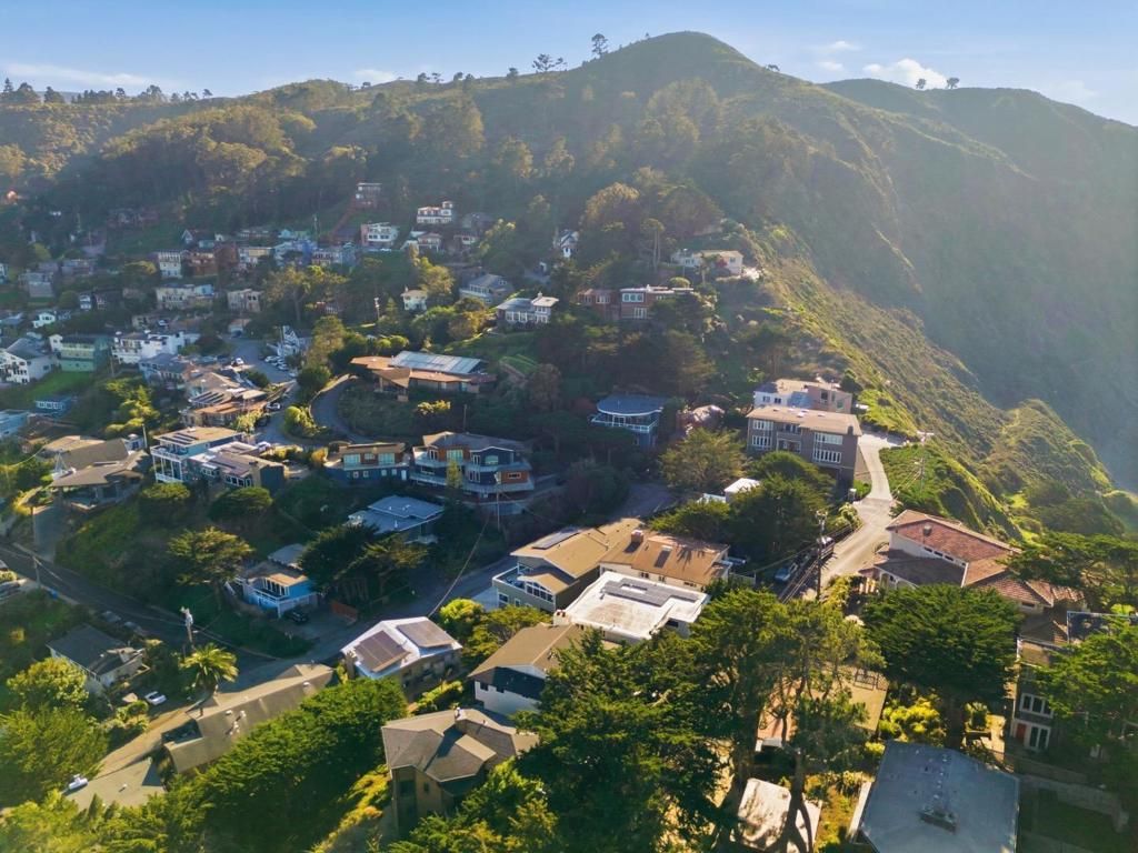 Image 8 of property listing at 123 Kent Road, Pacifica, CA 94044