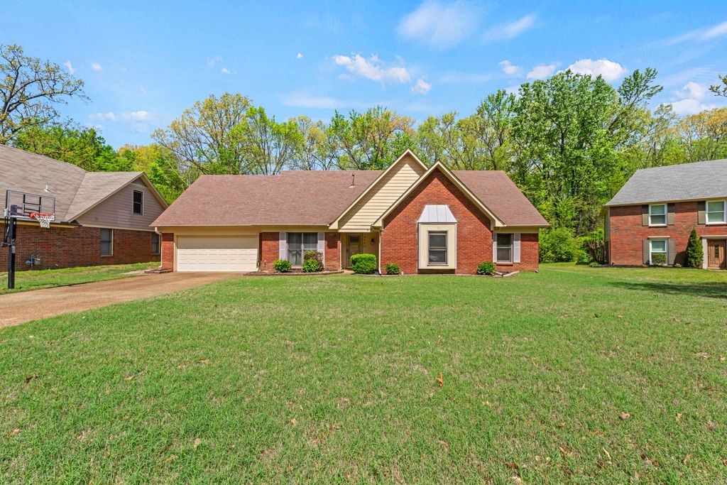 8926 MAGNOLIA LEAF CV, Memphis, TN 38018