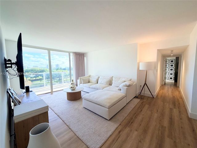 3701 N Country Club Dr 607, Aventura, FL 33180