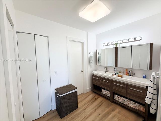 3701 N Country Club Dr 607, Aventura, FL 33180