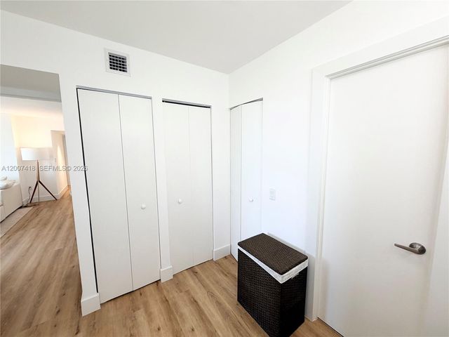 3701 N Country Club Dr 607, Aventura, FL 33180