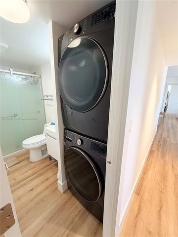 3701 N Country Club Dr 607, Aventura, FL 33180