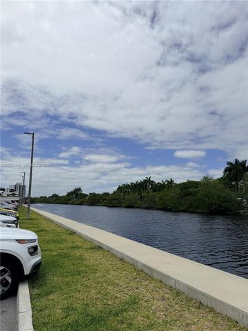 3701 N Country Club Dr 607, Aventura, FL 33180