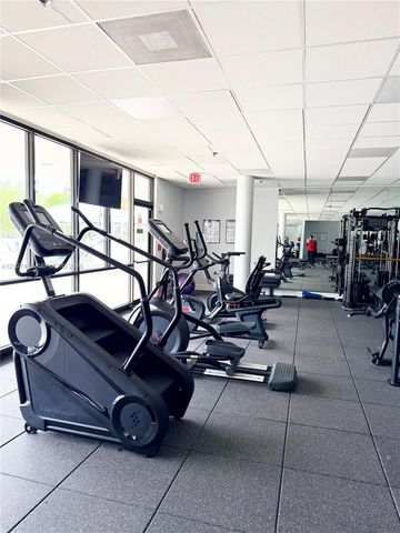 3701 N Country Club Dr 607, Aventura, FL 33180