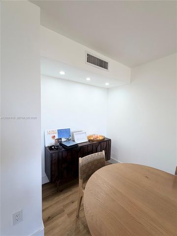 3701 N Country Club Dr 607, Aventura, FL 33180