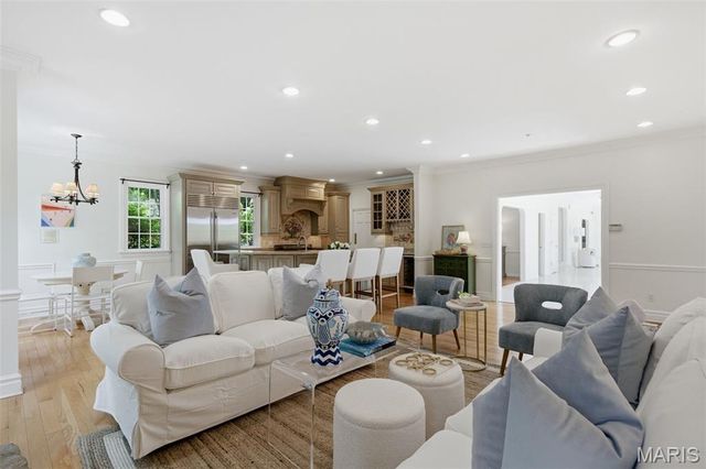 1721 Kenmont Road, Ladue, MO 63124
