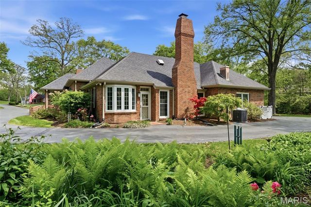 1721 Kenmont Road, Ladue, MO 63124