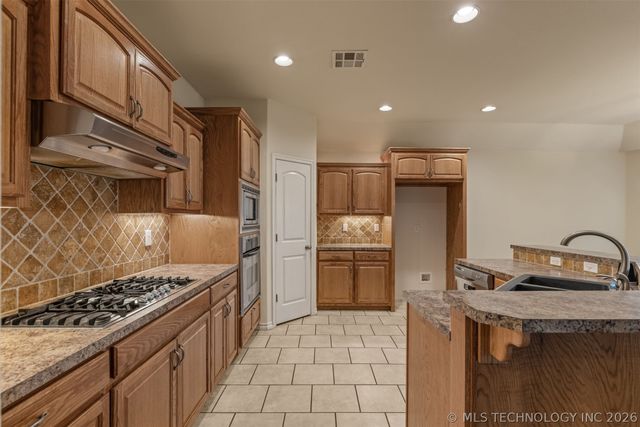 27644 E 113th Street, Coweta, OK 74429