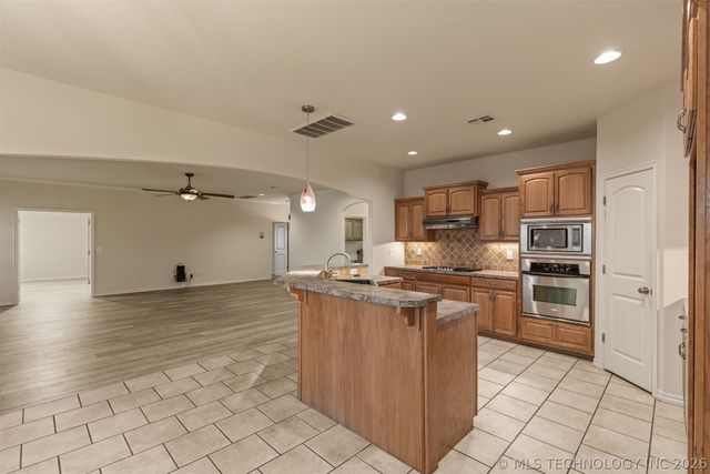 27644 E 113th Street, Coweta, OK 74429