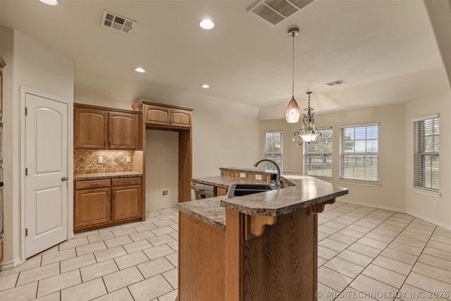 27644 E 113th Street, Coweta, OK 74429