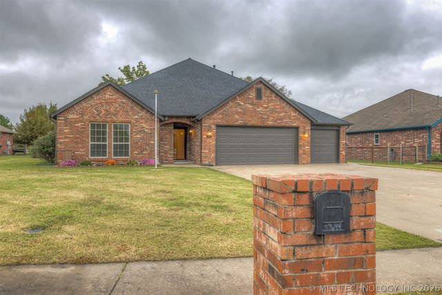 27644 E 113th Street, Coweta, OK 74429