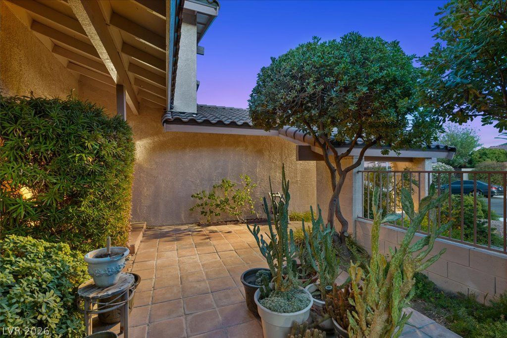 5254 Hibbetts Drive, Las Vegas, NV 89103 — photo 4