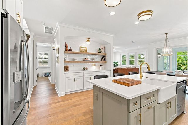 2705 W TRILBY AVENUE, Tampa, FL 33611