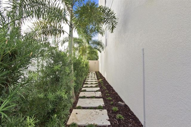 2705 W TRILBY AVENUE, Tampa, FL 33611