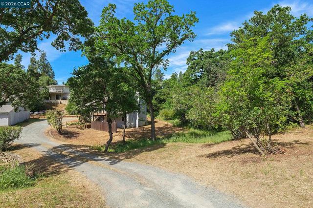 165 Topaz Ln, Pleasant Hill, CA 94523