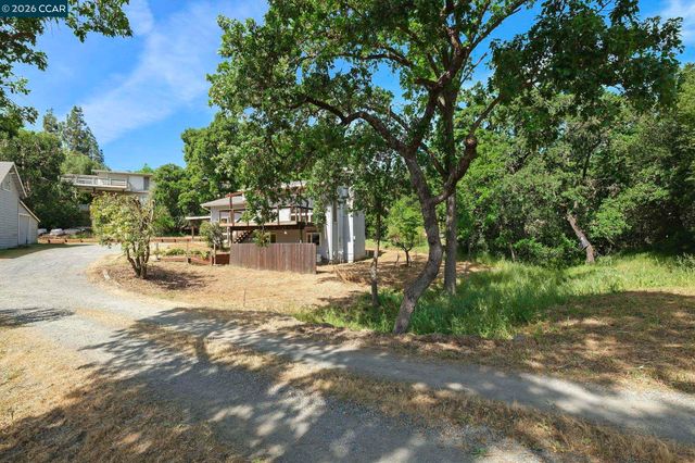 165 Topaz Ln, Pleasant Hill, CA 94523