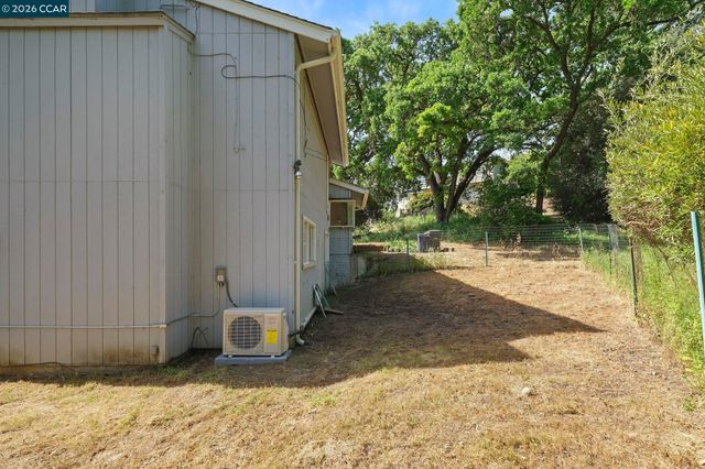 165 Topaz Ln, Pleasant Hill, CA 94523