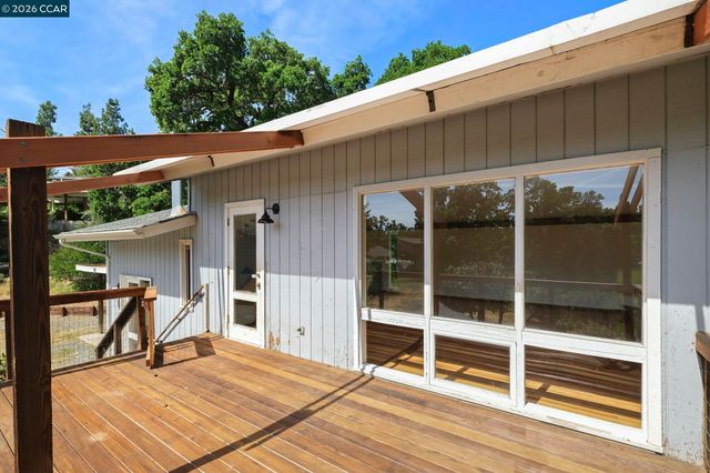 165 Topaz Ln, Pleasant Hill, CA 94523