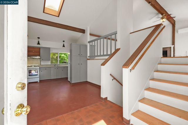 165 Topaz Ln, Pleasant Hill, CA 94523