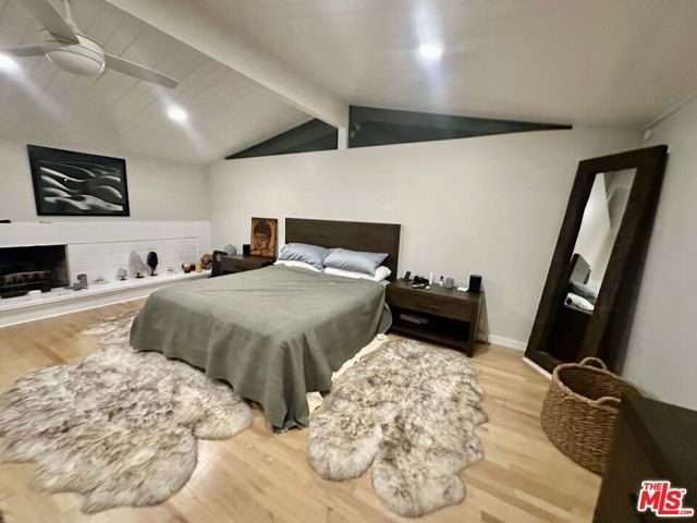 22428 Victory Boulevard, Woodland Hills (los Angeles), CA 91367