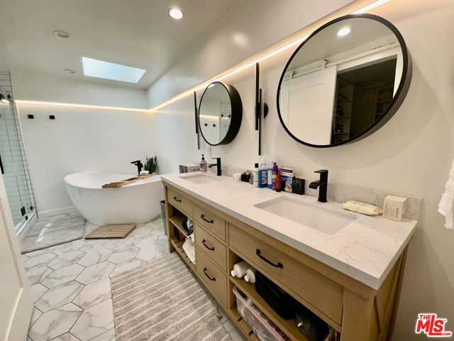 22428 Victory Boulevard, Woodland Hills (los Angeles), CA 91367