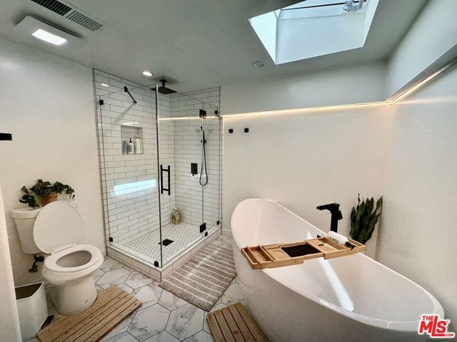 22428 Victory Boulevard, Woodland Hills (los Angeles), CA 91367