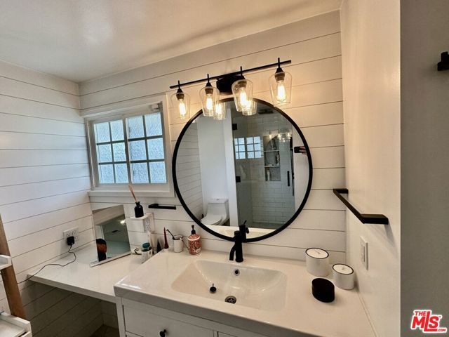 22428 Victory Boulevard, Woodland Hills (los Angeles), CA 91367