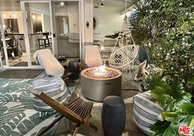 22428 Victory Boulevard, Woodland Hills (los Angeles), CA 91367