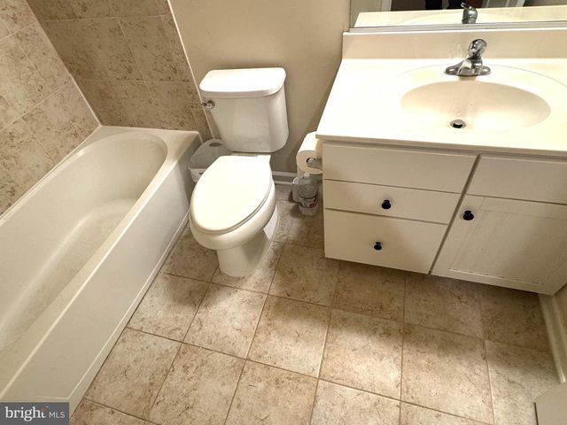 44071 EASTGATE VIEW DR, Chantilly, VA 20152