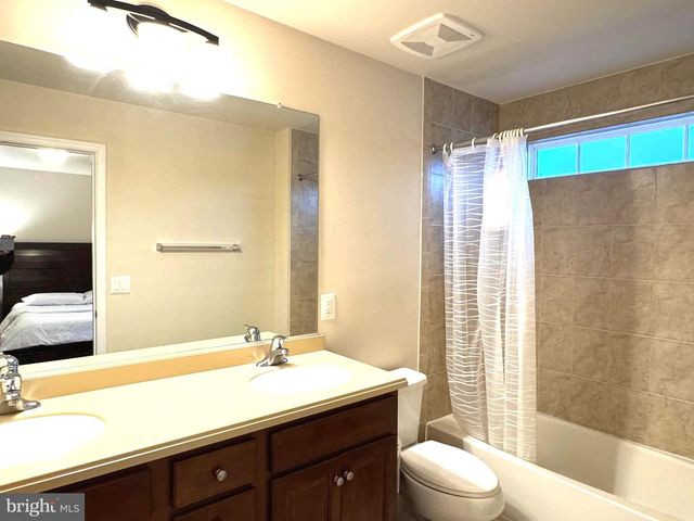 44071 EASTGATE VIEW DR, Chantilly, VA 20152