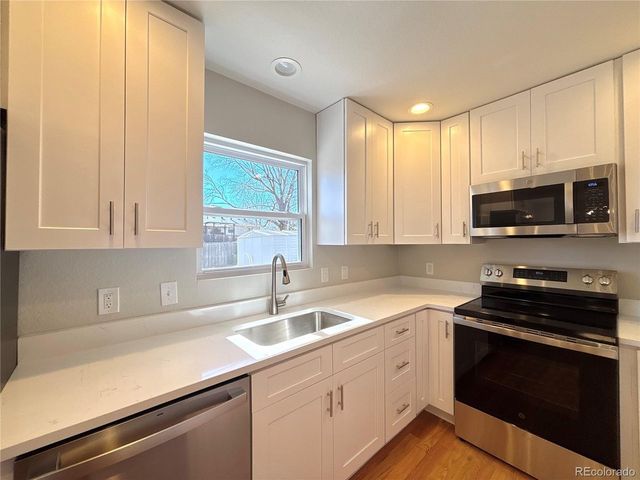 7038 W Frost Pl, Littleton, CO 80128