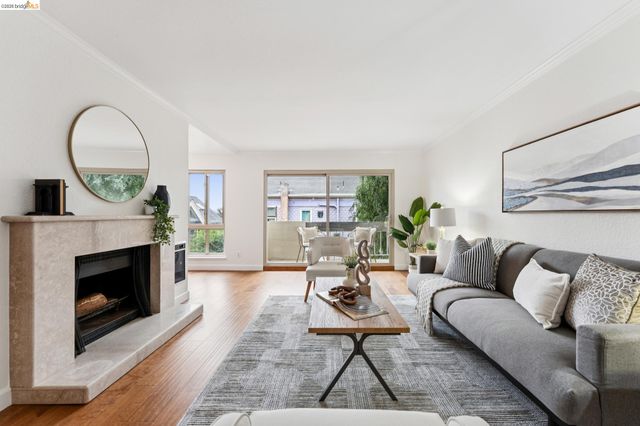 77 Fairmount Ave 203, Oakland, CA 94611