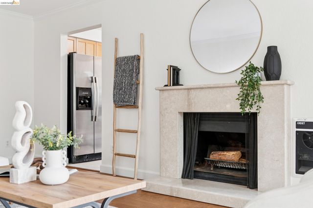 77 Fairmount Ave 203, Oakland, CA 94611