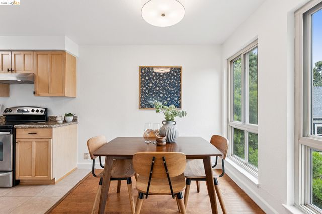 77 Fairmount Ave 203, Oakland, CA 94611
