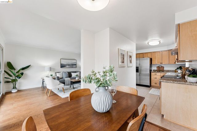 77 Fairmount Ave 203, Oakland, CA 94611