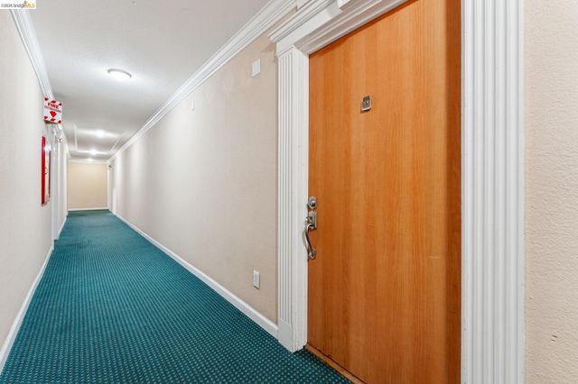 77 Fairmount Ave 203, Oakland, CA 94611