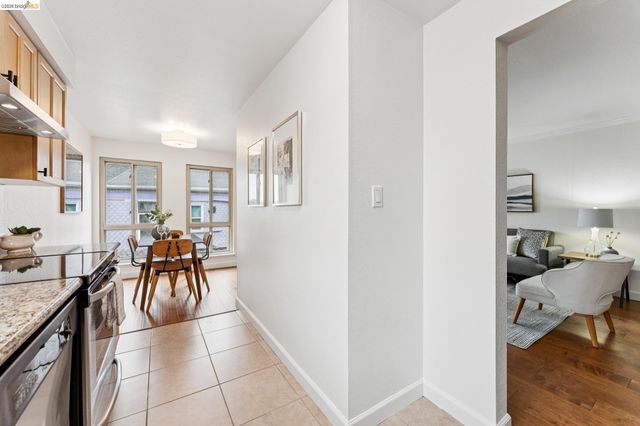77 Fairmount Ave 203, Oakland, CA 94611