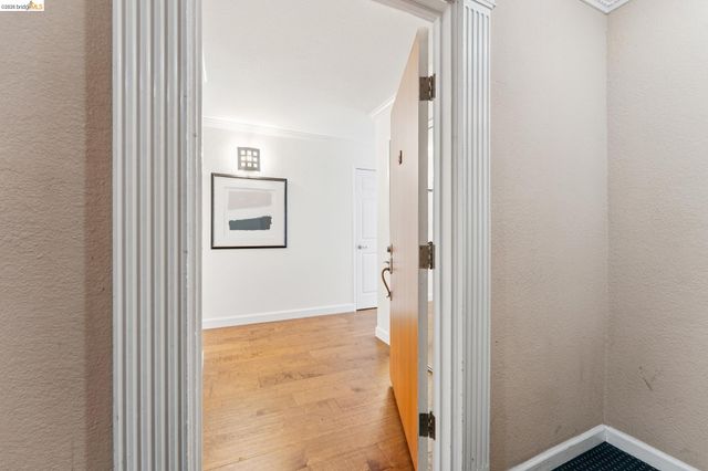 77 Fairmount Ave 203, Oakland, CA 94611