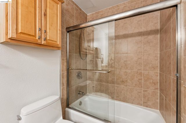 77 Fairmount Ave 203, Oakland, CA 94611