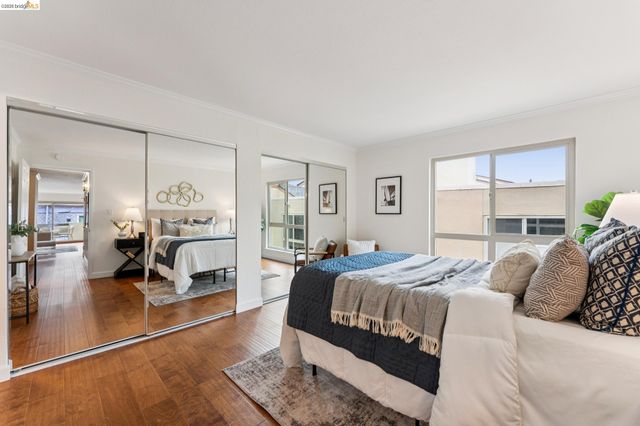 77 Fairmount Ave 203, Oakland, CA 94611