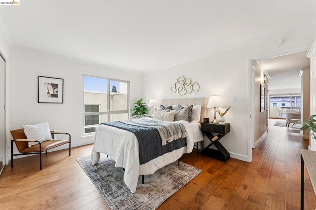 77 Fairmount Ave 203, Oakland, CA 94611