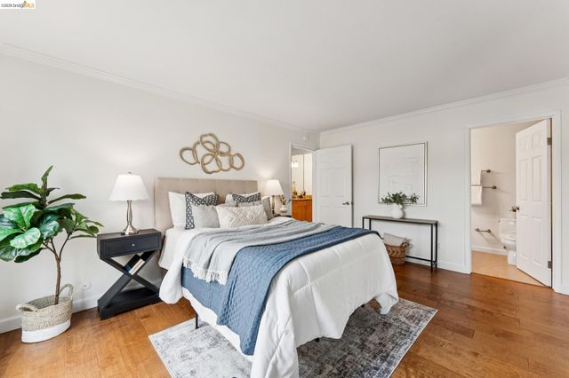 77 Fairmount Ave 203, Oakland, CA 94611