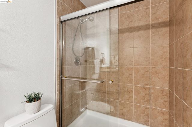 77 Fairmount Ave 203, Oakland, CA 94611