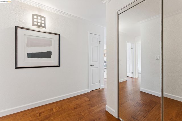 77 Fairmount Ave 203, Oakland, CA 94611